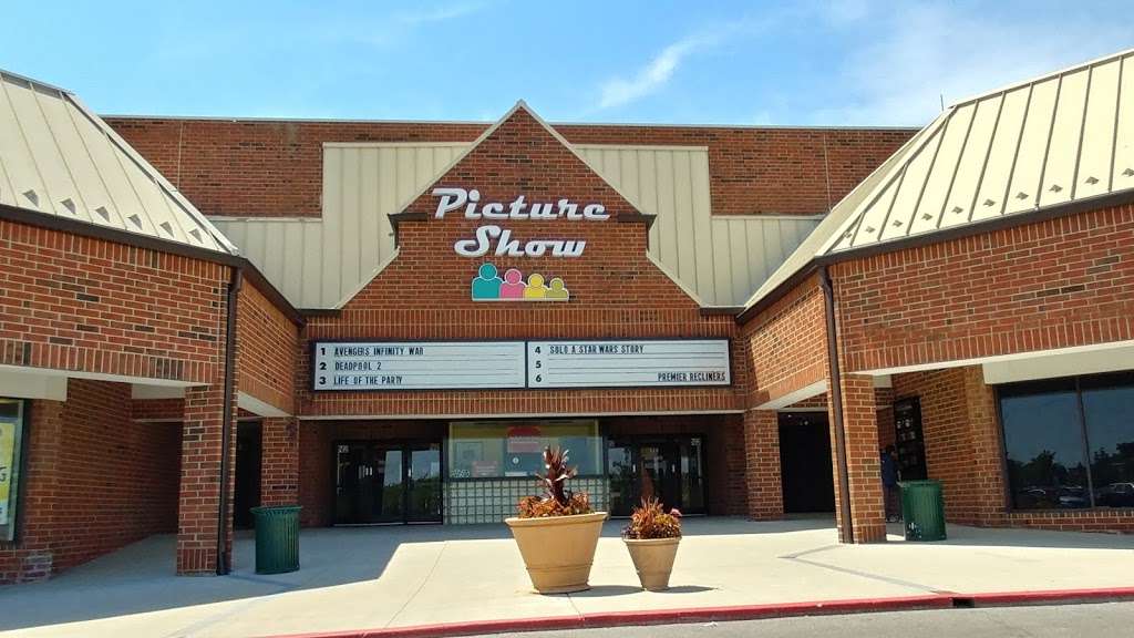 Picture Show at Bloomingdale Court | 324 Army Trail Rd, Bloomingdale, IL 60108, USA | Phone: (630) 529-7472