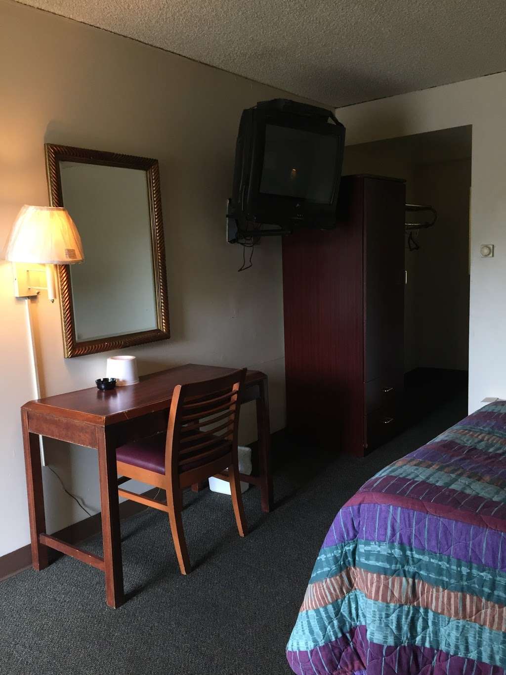 Hudson Plaza Motel | 190 W 63rd St RT 440N, Bayonne, NJ 07002, USA | Phone: (201) 823-2000