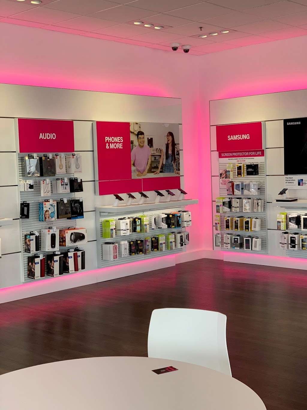 T-Mobile | 2501 W Airport Fwy Suite 100, Irving, TX 75062, USA | Phone: (972) 255-1430