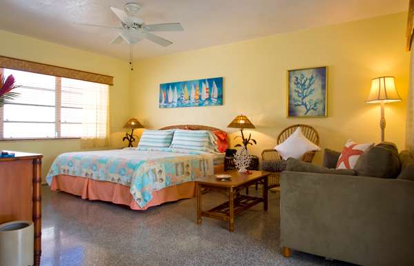 The Desoto Oceanview Inn | 315 Desoto St, Hollywood, FL 33019 | Phone: (954) 923-7210