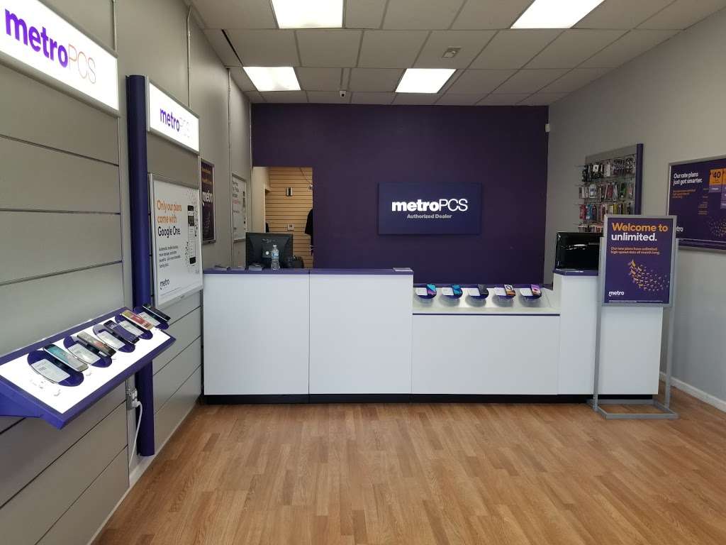 Metro by T-Mobile | 207 W 103rd St, Chicago, IL 60628 | Phone: (773) 291-0606