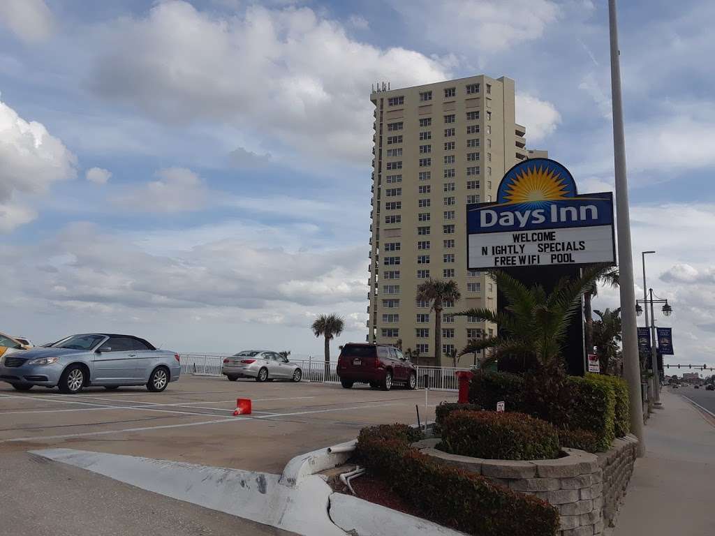 Days Inn Tropical Seas | 3357 S Atlantic Ave, Daytona Beach, FL 32118, USA | Phone: (800) 338-4343