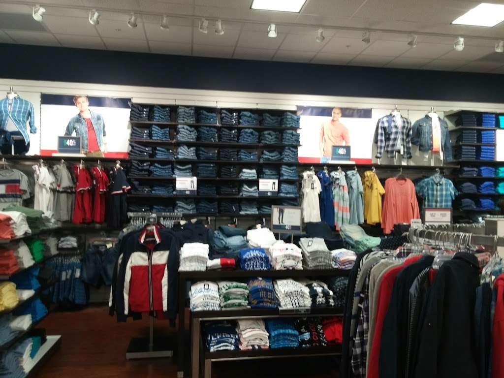 Tommy Hilfiger | 80 Premium Outlets Blvd Ste 501, Merrimack, NH 03054 | Phone: (603) 424-7323