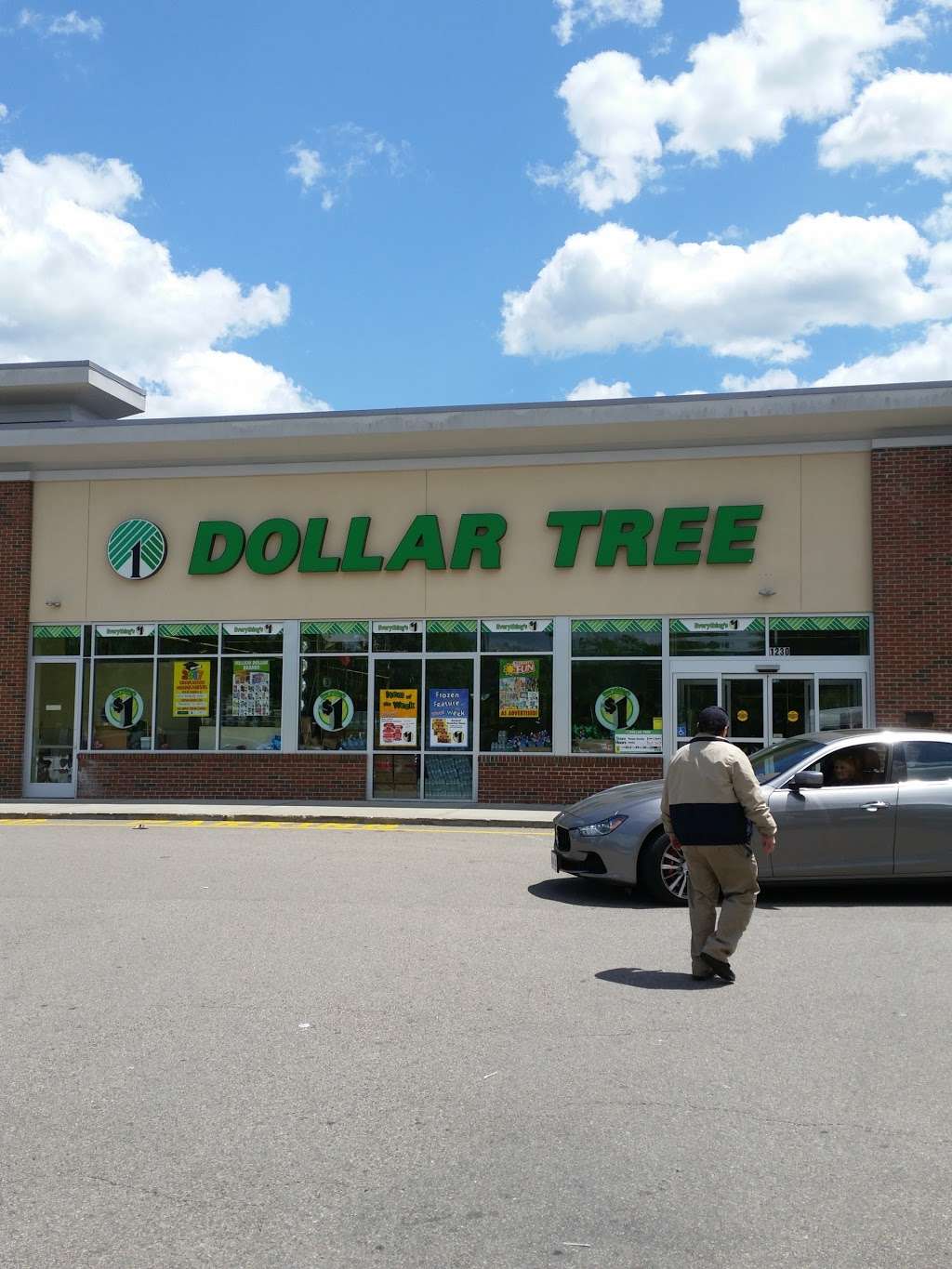 Dollar Tree | 1230 VFW Pkwy, West Roxbury, MA 02132 | Phone: (617) 323-0720