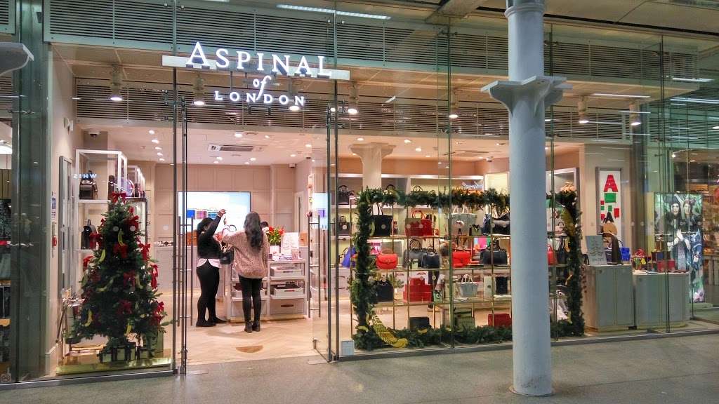 Aspinal Of London | 51, St Pancras Station, Euston Rd, Kings Cross, London N1C 4QL, UK | Phone: 020 7833 2961