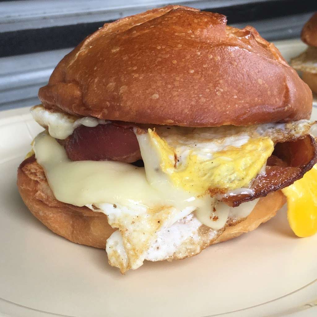 The Tasty Yolk | 4700 Park Ave, Bridgeport, CT 06606 | Phone: (203) 572-8884