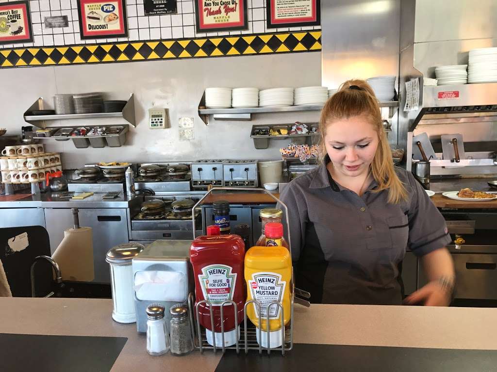 Waffle House | 4 N 130th St, Bonner Springs, KS 66012, USA | Phone: (913) 721-5200