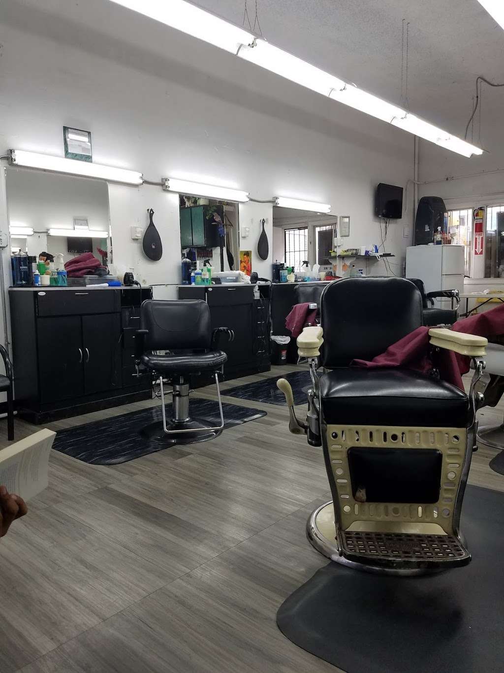 La Cienega Barbershop | 1902 S La Cienega Blvd, Los Angeles, CA 90034, USA | Phone: (310) 287-0730