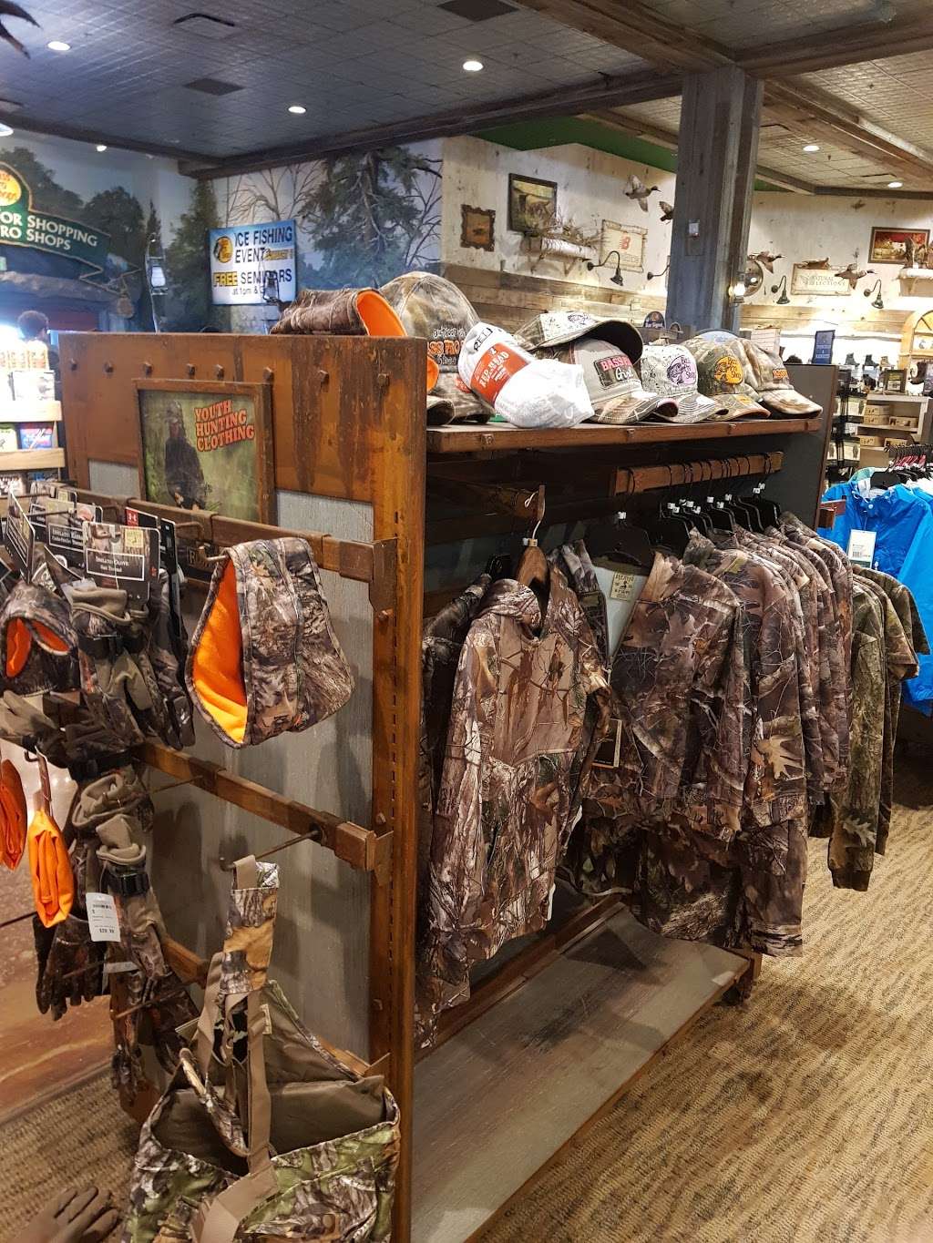 Bass Pro Shops Tracker Boat Center | 1 Bass Pro Dr, Foxborough, MA 02035, USA | Phone: (508) 216-2669