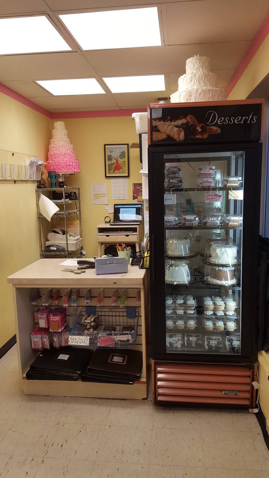 Queen of Cakes | 7027 Amundson Ave, Edina, MN 55439, USA | Phone: (952) 942-7628