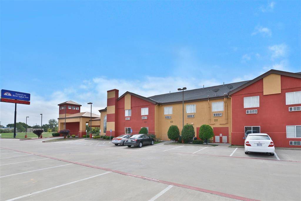 Americas Best Value Inn & Suites Haltom City Ft. Worth | 5500 NE Loop 820, Haltom City, TX 76117, USA | Phone: (817) 605-6200