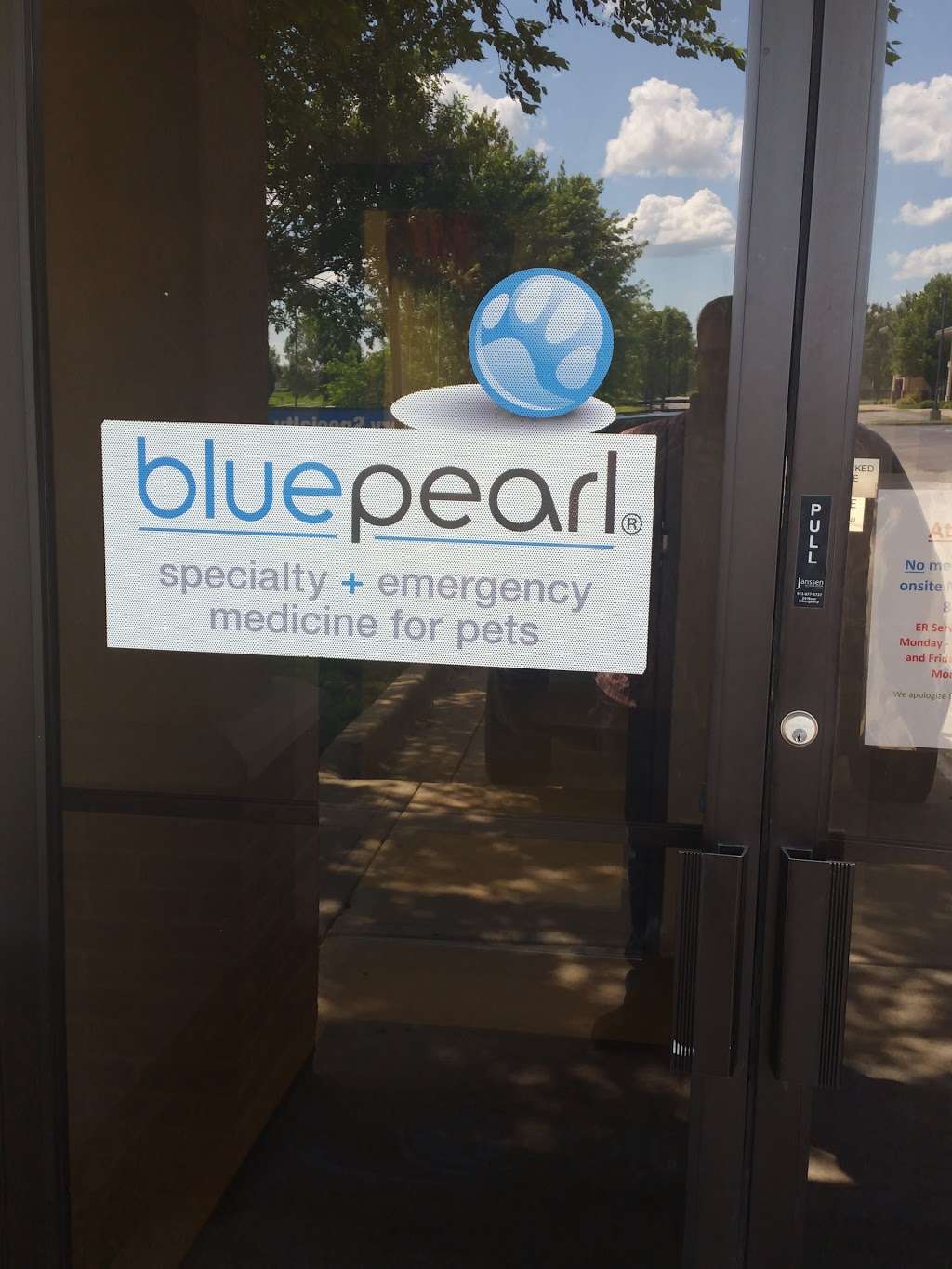 BluePearl Veterinary Partners | 3495 NE Ralph Powell Rd, Lees Summit, MO 64064, USA | Phone: (816) 554-4990