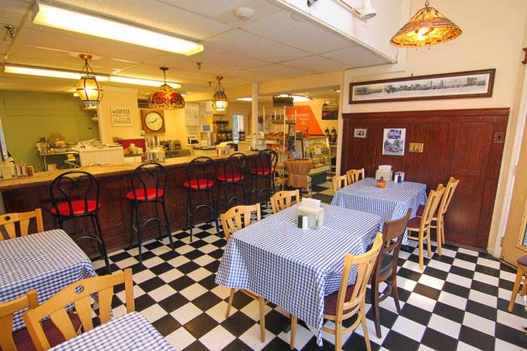 Hendersons Cafe | 300 Main St, Wenham, MA 01984, USA | Phone: (978) 468-1900