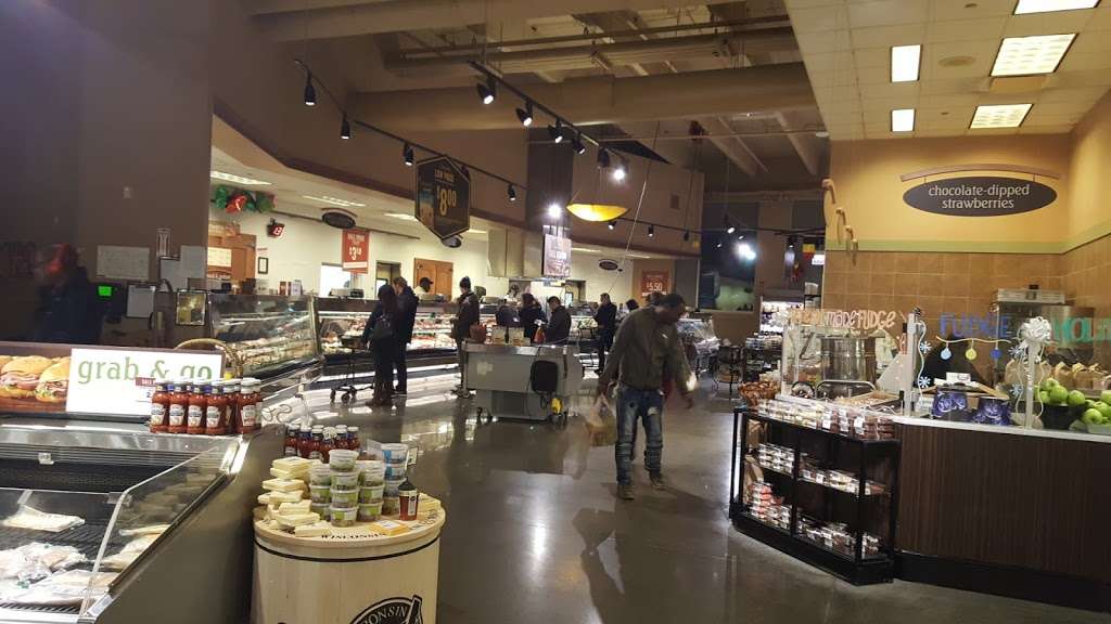 Marianos | 1615 S Clark St, Chicago, IL 60616, USA | Phone: (312) 225-4386