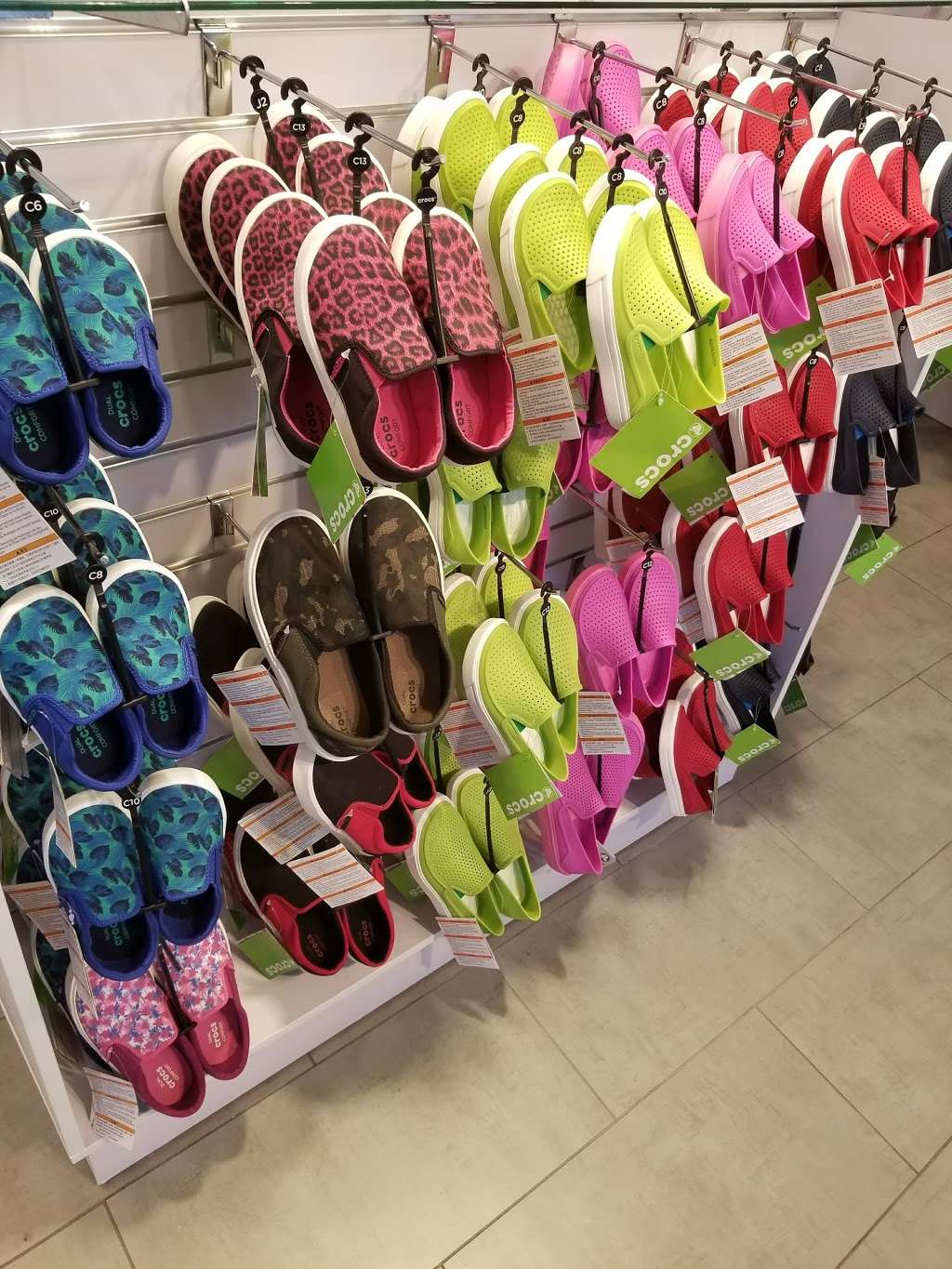 crocs philadelphia premium outlets