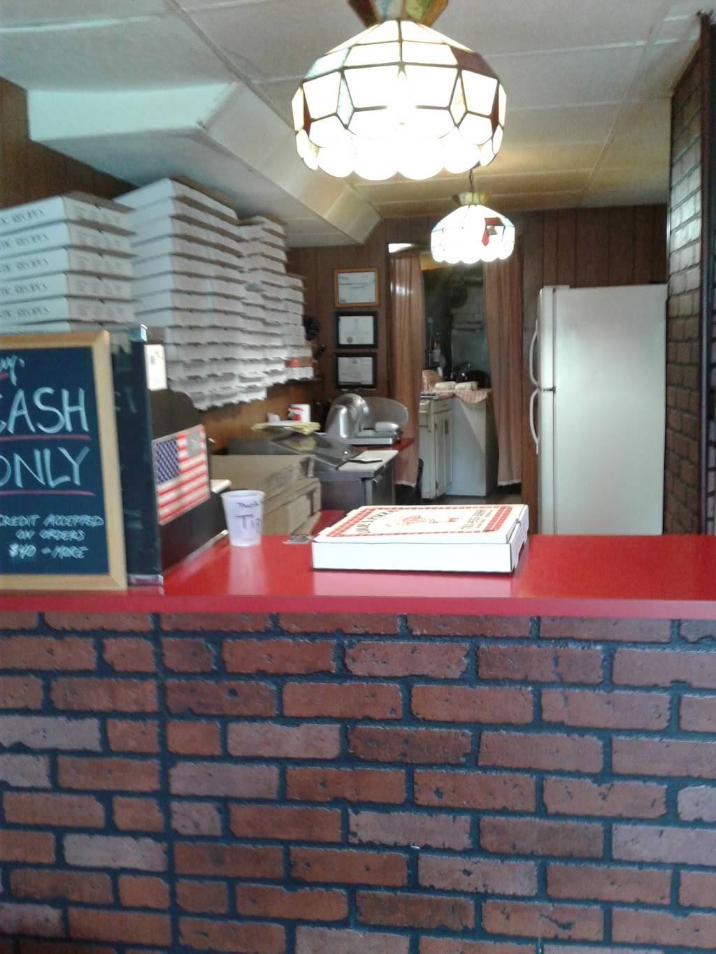 Louies Pizza Restaurant | 118 Main St, Woburn, MA 01801, USA | Phone: (781) 933-2696