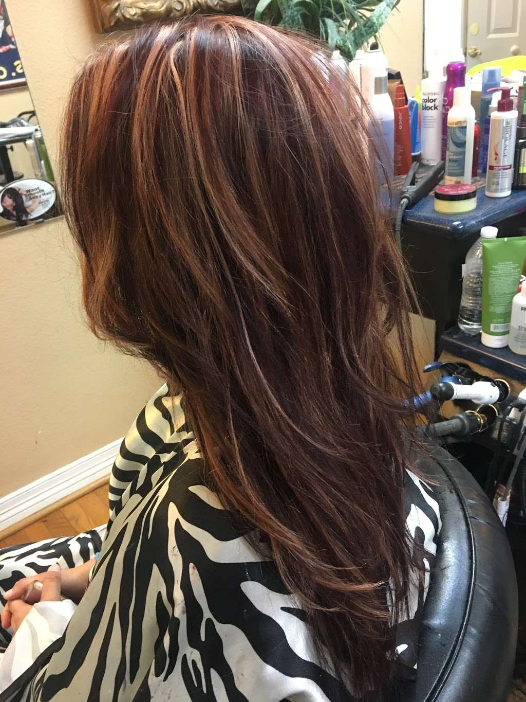 Veronica & Co Hair Salon | 512 N Pruett St, Baytown, TX 77520, USA | Phone: (281) 427-1865