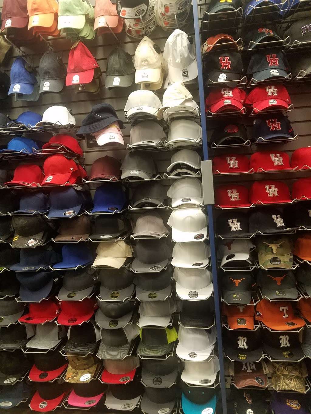 Lids | 500 Baybrook Mall SP 1212, Friendswood, TX 77546, USA | Phone: (281) 280-0422