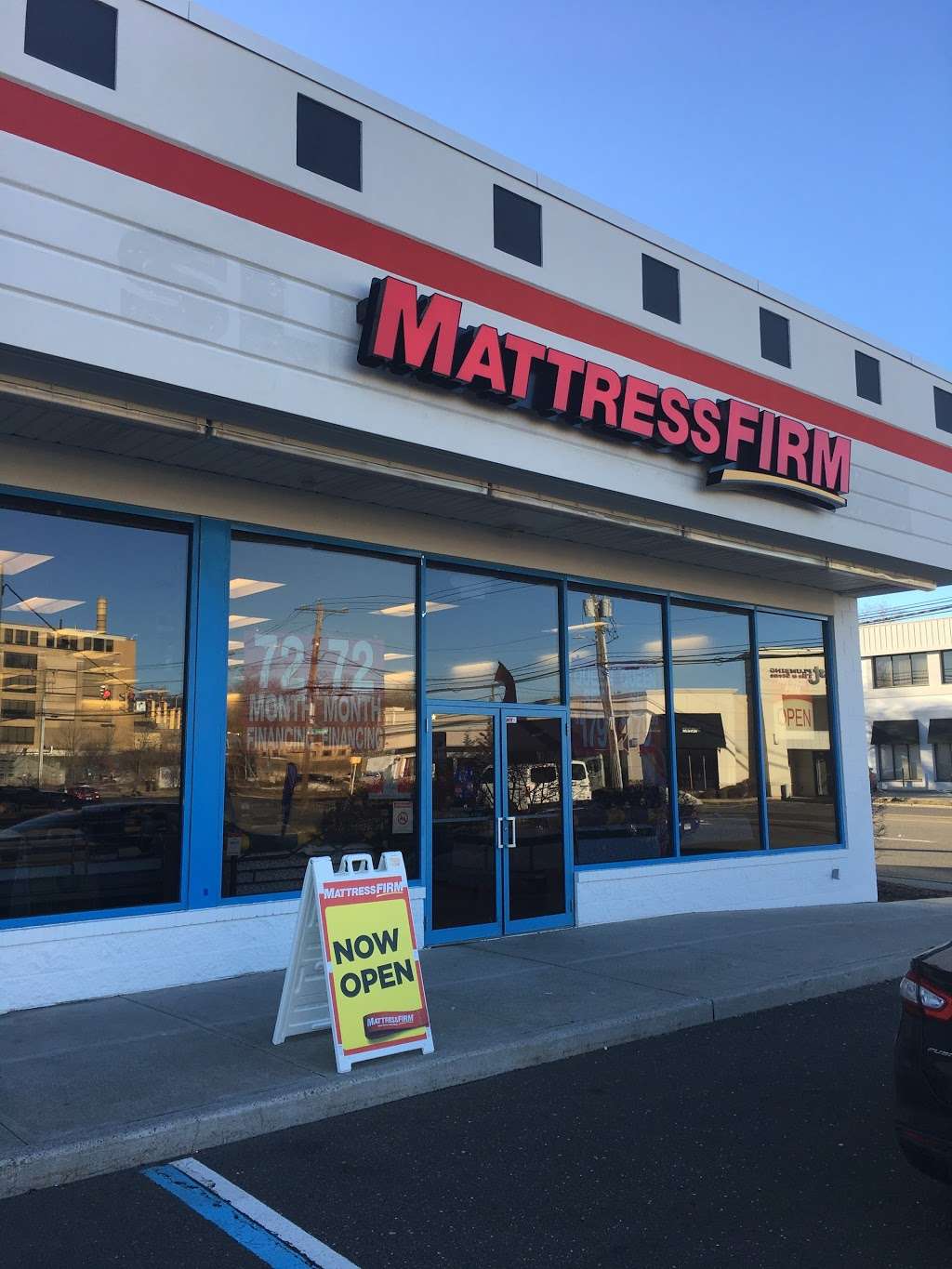 Mattress Firm Old Greenwich Stamford | 2000 W Main St, Stamford, CT 06902, USA | Phone: (203) 356-3576