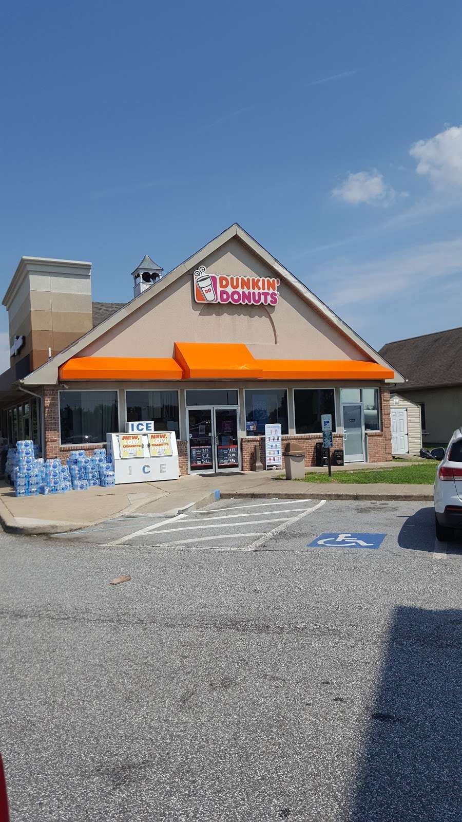 Dunkin Donuts | BP, 906 S Dupont Hwy, New Castle, DE 19720, USA | Phone: (302) 834-7740