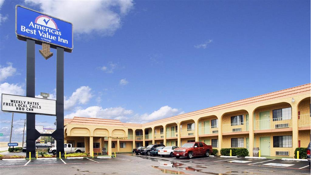 Americas Best Value Inn Dallas | 3243 Merrifield Ave, Dallas, TX 75223, USA | Phone: (214) 826-3510