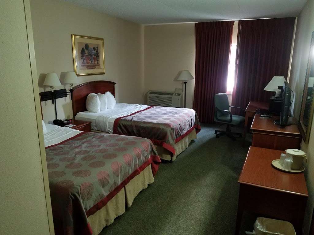 Ramada by Wyndham Indianapolis Airport | 5601 Fortune Cir W, Indianapolis, IN 46241, USA | Phone: (317) 643-5699