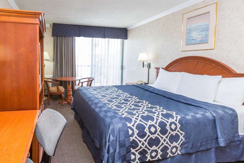 Days Inn by Wyndham Los Angeles LAX/VeniceBch/Marina DelRay | 901 W Manchester Blvd, Inglewood, CA 90301, USA | Phone: (310) 256-3917