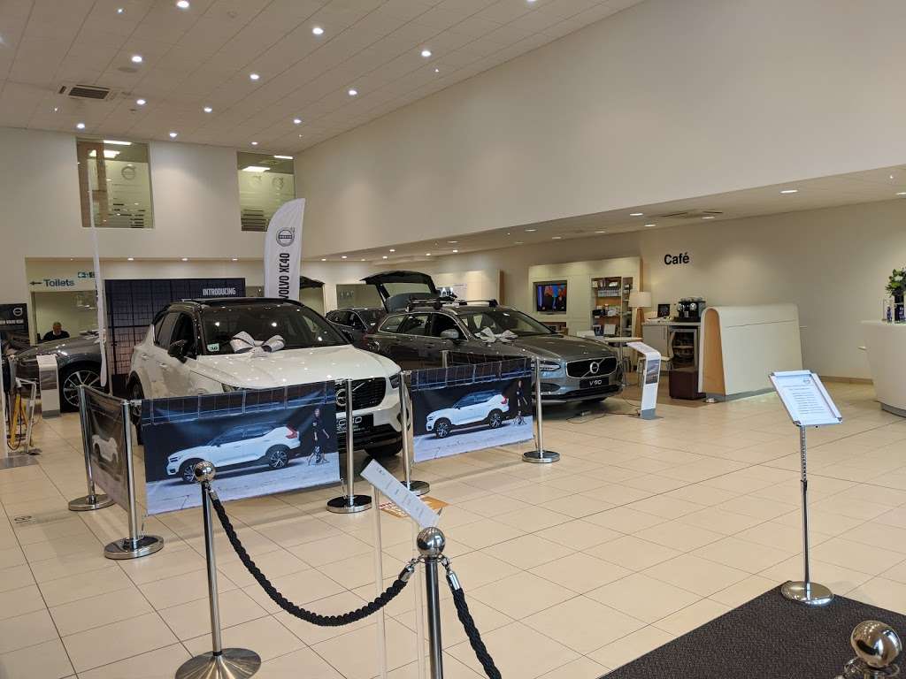 Volvo Cars Chelmsford | Waterhouse Business Park, 2-8 Baynes Pl, Chelmsford CM1 2QX, UK | Phone: 01245 240555