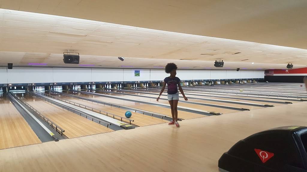 AMF Norfolk Lanes | 2441 E Little Creek Rd, Norfolk, VA 23518, USA | Phone: (757) 583-1571