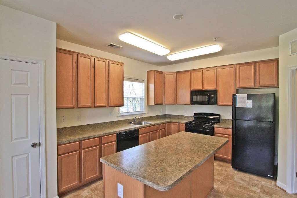 Van Metre Barrington Park Apartments | 10275 Dorchester Pl, Manassas, VA 20110 | Phone: (703) 272-2725