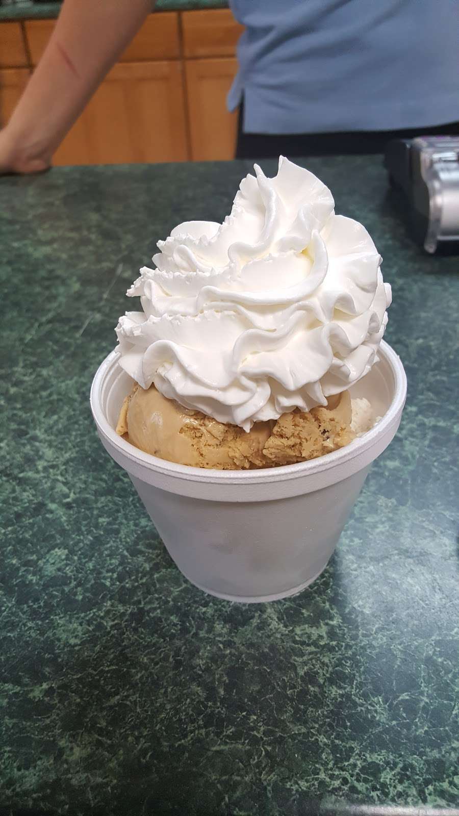 Sundaes Homemade Ice Cream | 9922 E 79th St, Indianapolis, IN 46256 | Phone: (317) 570-0533