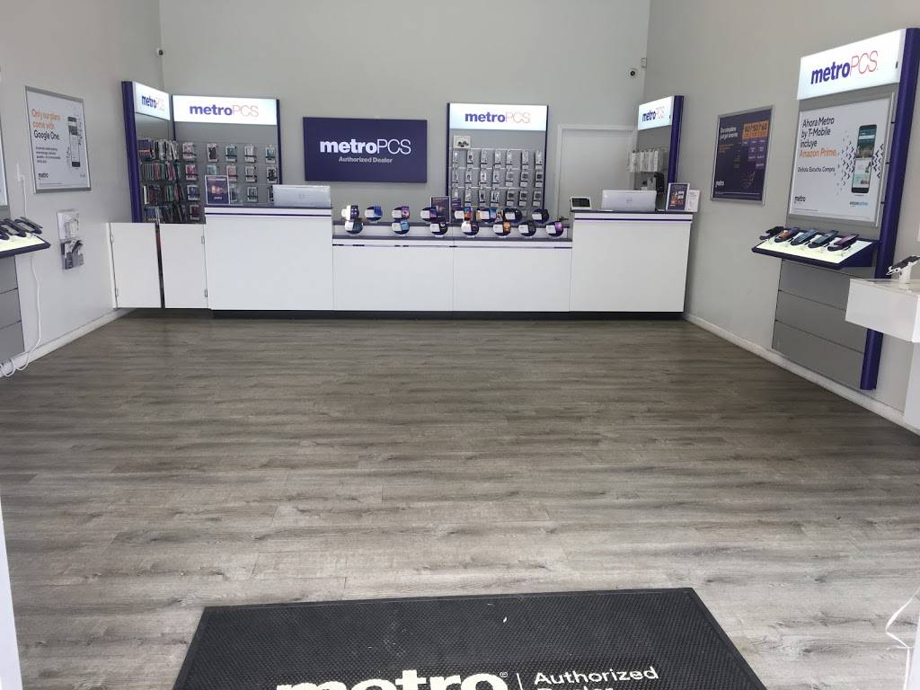 Metro by T-Mobile | 929 W Grand Ave, Oakland, CA 94607, USA | Phone: (510) 907-3958