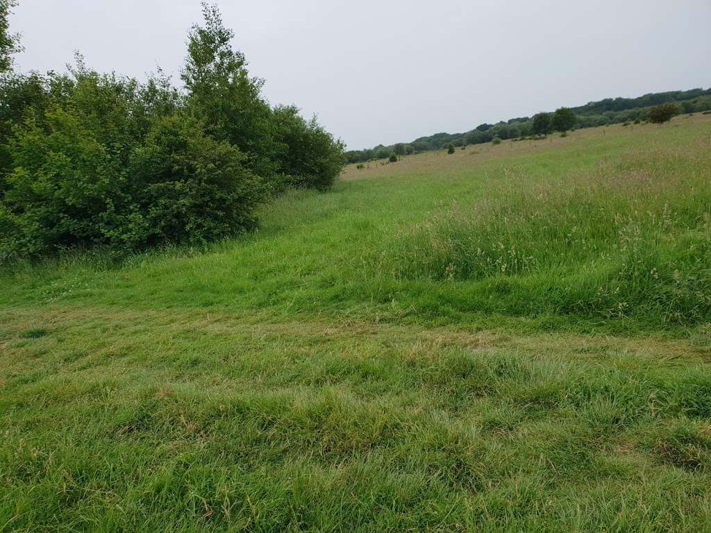 Hatfield Aerodrome Memorial | Ellenbrook Fields, Hatfield AL10 9GZ, UK