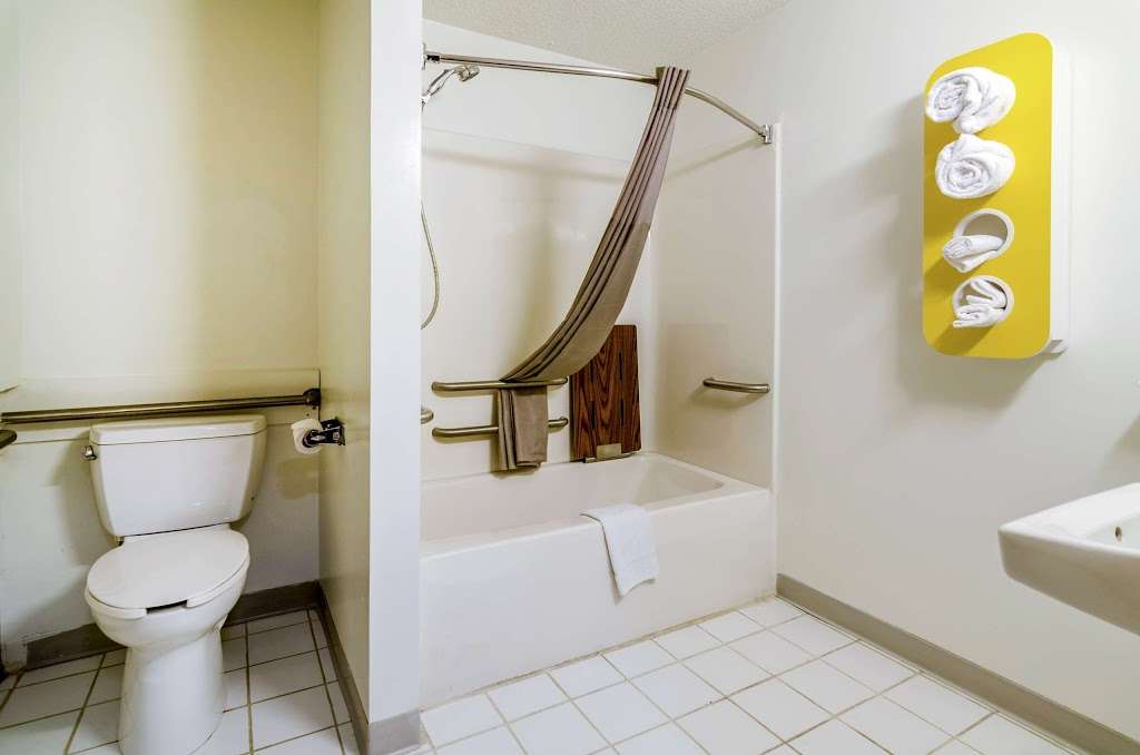 Motel 6 Gordonville | 2959 Lincoln Hwy E, Gordonville, PA 17529, USA | Phone: (717) 687-3880