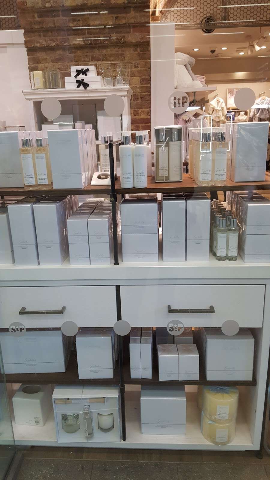 The White Company | The Arcade, Lower Concourse, St Pancras International Station, Pancras Rd, Kings Cross, London NW1 2QP, UK | Phone: 020 3589 0525