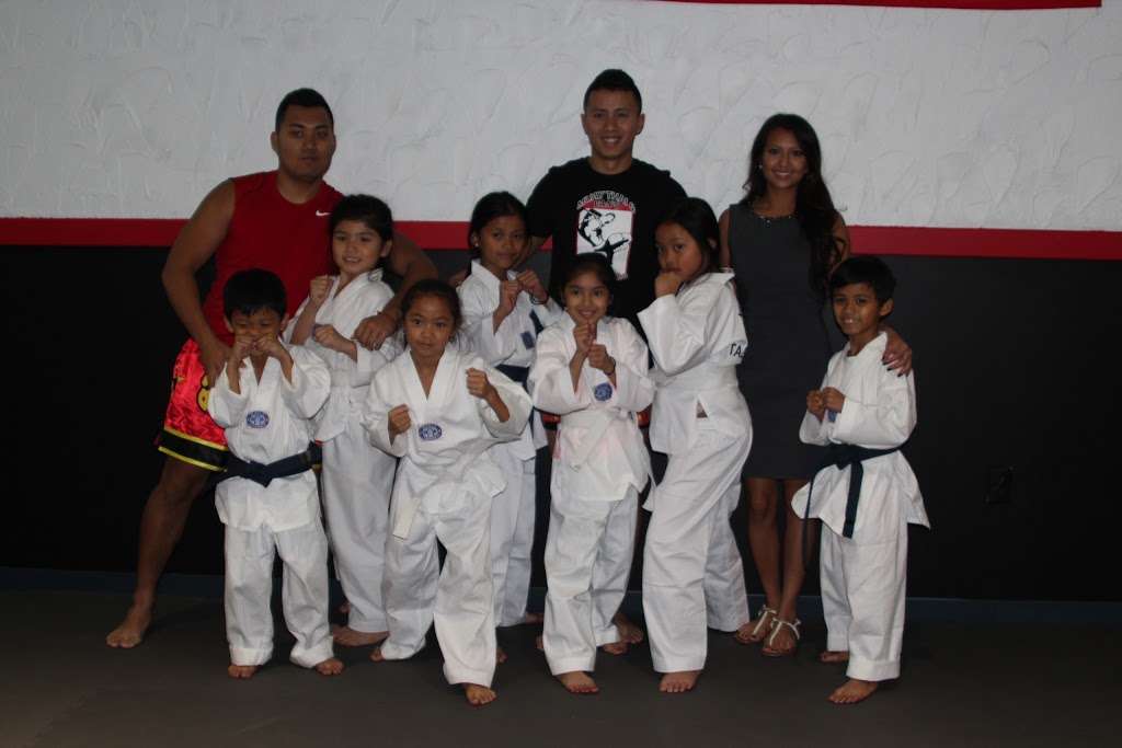 Yans Muay Thai and Taekwondo | 92 Middlesex Rd, Tyngsborough, MA 01879, USA | Phone: (978) 455-3689