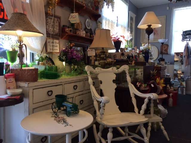 Alices Vintage Cottage | 1255 Apple Ave, Wrightwood, CA 92397, USA | Phone: (909) 800-1687