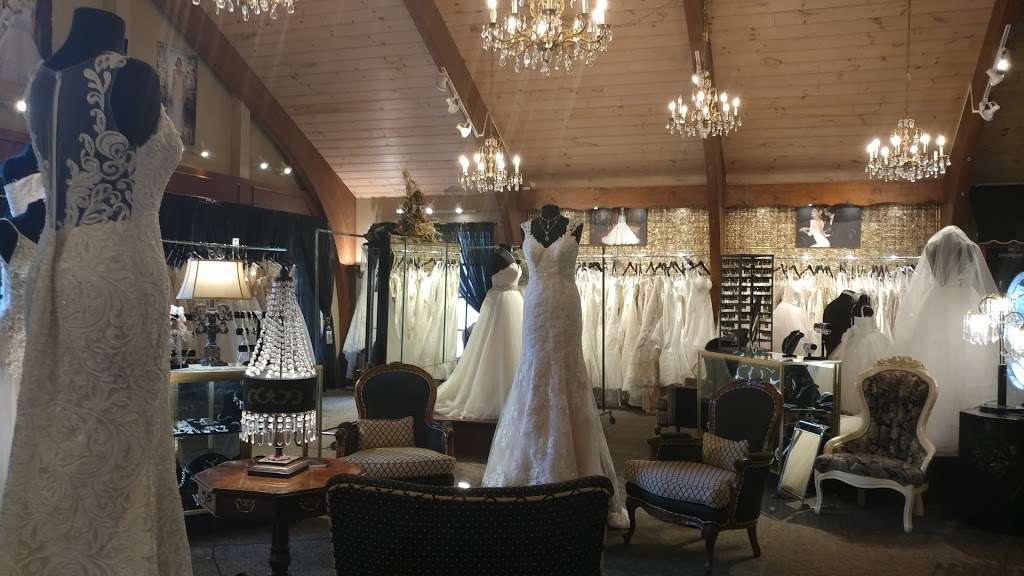 Wolsfelts Bridal | 1025 S Lincoln Ave, Aurora, IL 60505 | Phone: (630) 896-7166