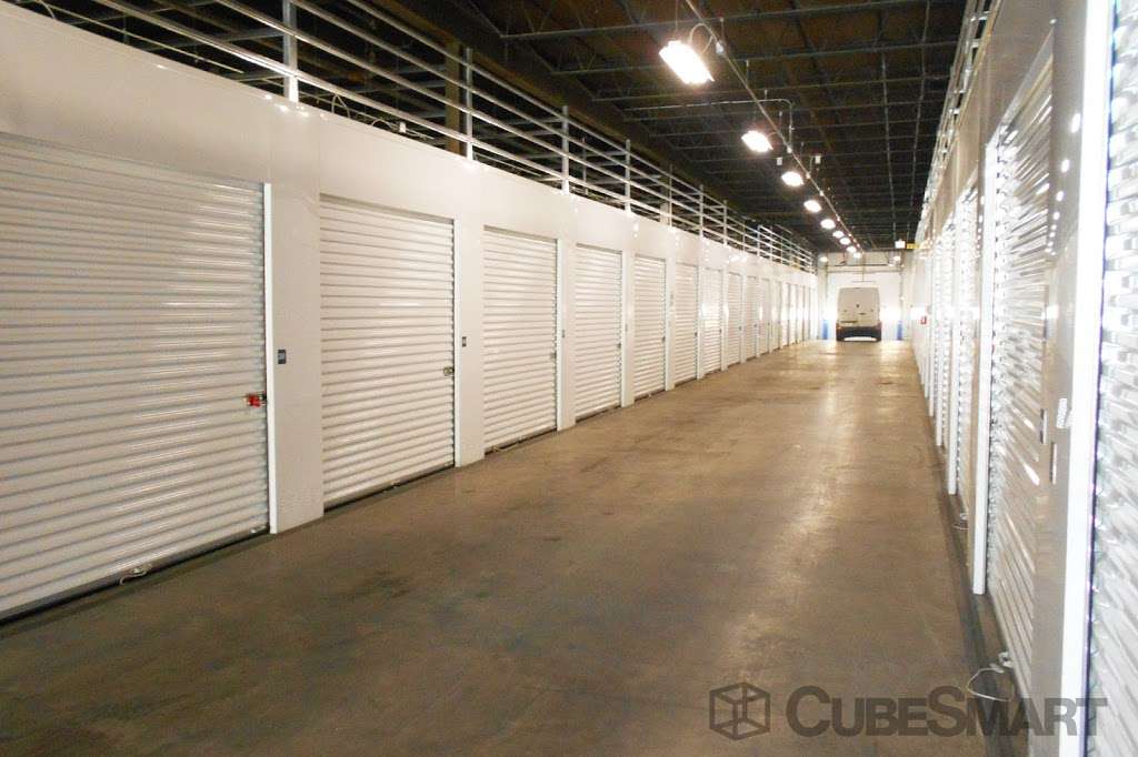 CubeSmart Self Storage | 1900 N Narragansett Ave, Chicago, IL 60639, USA | Phone: (773) 237-2700