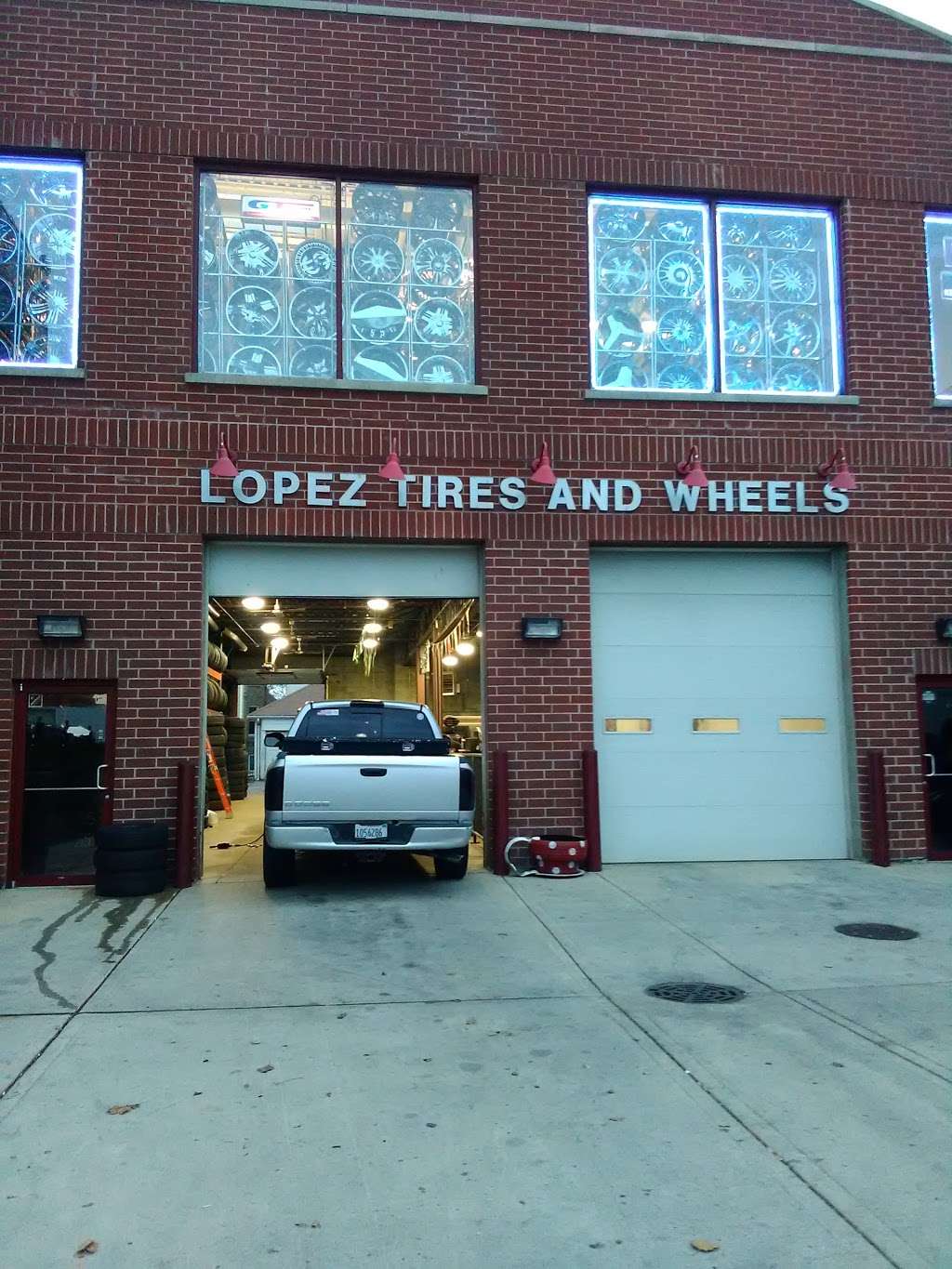 Lopez Tires | 5436 W 25th St, Cicero, IL 60804, USA | Phone: (708) 656-4054