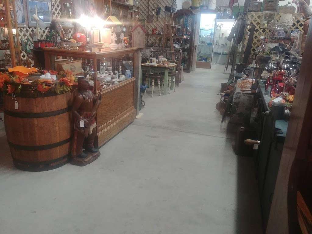 Antique Warehouse | 2300 US-34, Sandwich, IL 60548, USA | Phone: (815) 786-7788