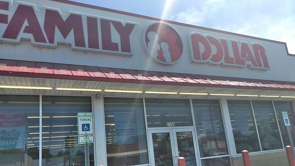 Family Dollar | 2135 W Morris St, Indianapolis, IN 46221, USA | Phone: (317) 423-3052