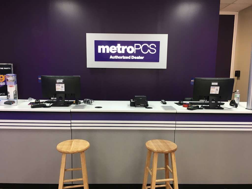 Metro by T-Mobile | 124 Sigmon Rd # 200, Lincolnton, NC 28092, USA | Phone: (888) 863-8768