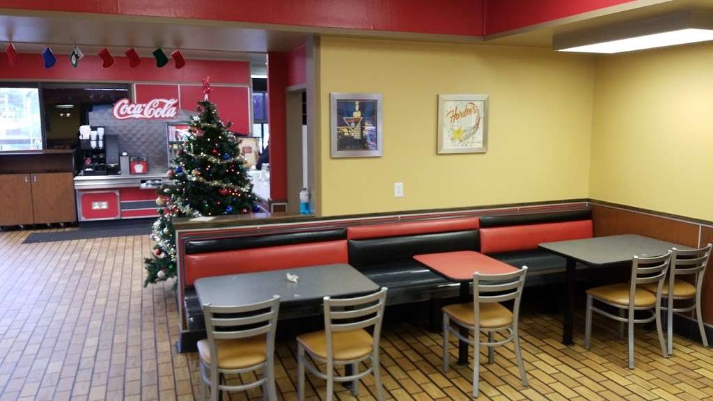 Hardees | 6250 N Oak Trafficway, Gladstone, MO 64118, USA | Phone: (816) 452-8818