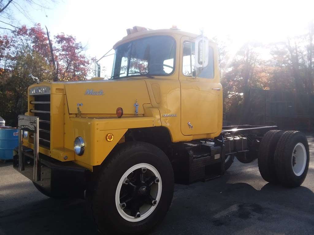 M & R Truck & Equipment Refinish | 1058 Bedford St, Whitman, MA 02382, USA | Phone: (781) 447-4571