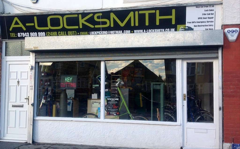 A locksmith | 219 Upminster Rd S, Rainham RM13 9BB, UK | Phone: 07943 909999