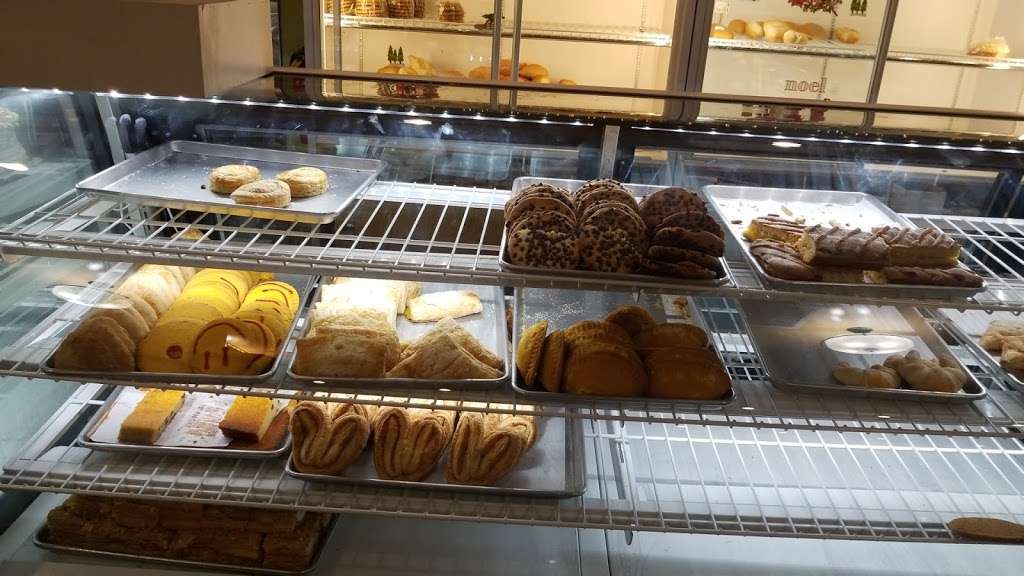 Guatemalteca Bakery | 5250 S Atlantic Blvd, Maywood, CA 90270, USA | Phone: (323) 457-9490