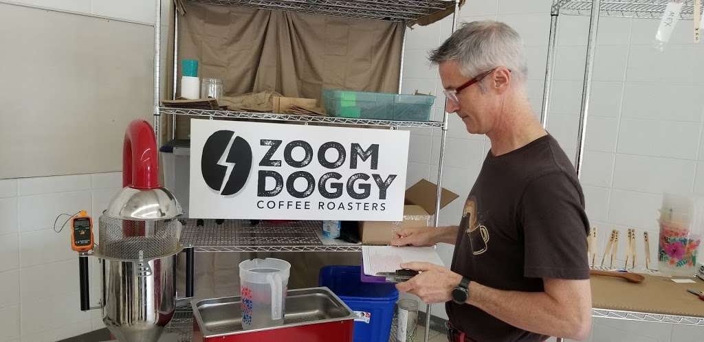 Zoom Doggy Coffee | 204 Poplar Pl, North Aurora, IL 60542, USA | Phone: (734) 751-6015