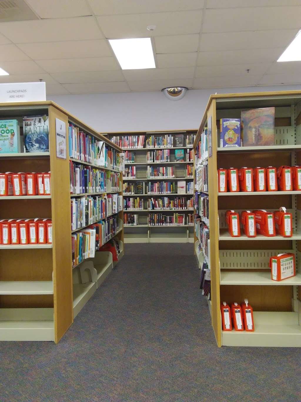 Lake Ridge Neighborhood Library | 2239 Old Bridge Rd, Woodbridge, VA 22192, USA | Phone: (703) 792-5675