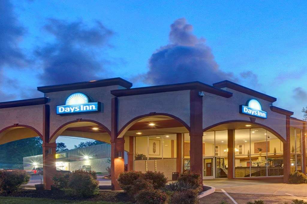 Days Inn by Wyndham Kansas City | 5100 E Linwood Blvd, Kansas City, MO 64128 | Phone: (816) 787-1045